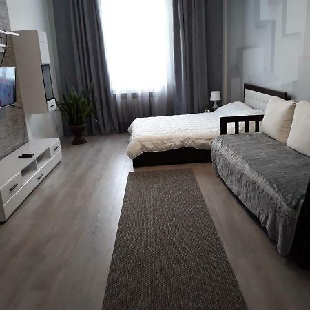 Апартаменти В Центрі На Куліша З Двома Спальнями Lviv Exteriör bild