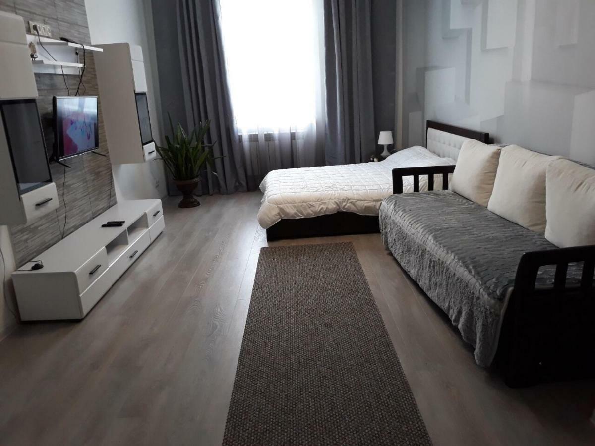 Апартаменти В Центрі На Куліша З Двома Спальнями Lviv Exteriör bild